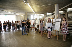 [FOTO] Wystawa prac magisterskich studentów kierunku architektura w Podziemnej Trasie Turystycznej