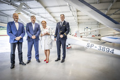 Nowy hangar Akademickiego Ośrodka Szybowcowego w Bezmiechowej