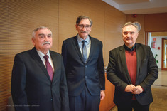 Od lewej: prof. M. Gosztyła, mgr inż. arch. A. Sapeta, prof. T. Siwowski, 